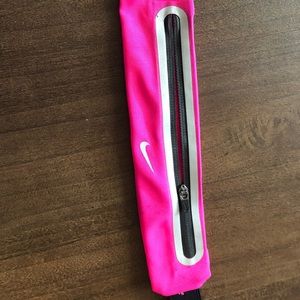 Women’s Nike waistband. Good for a run or walk!